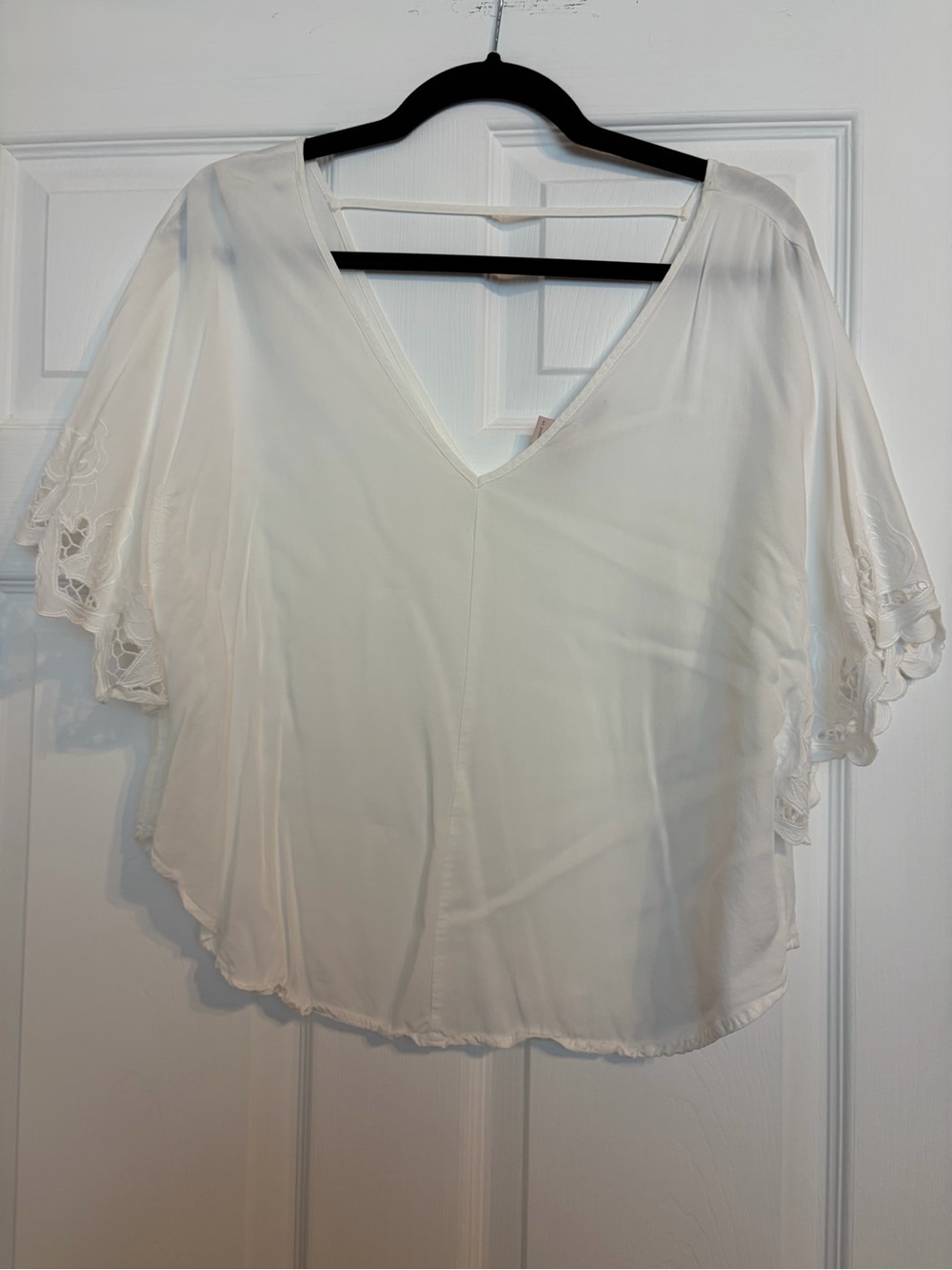Forever 21 White V-Neck Flutter Sleeve Blouse